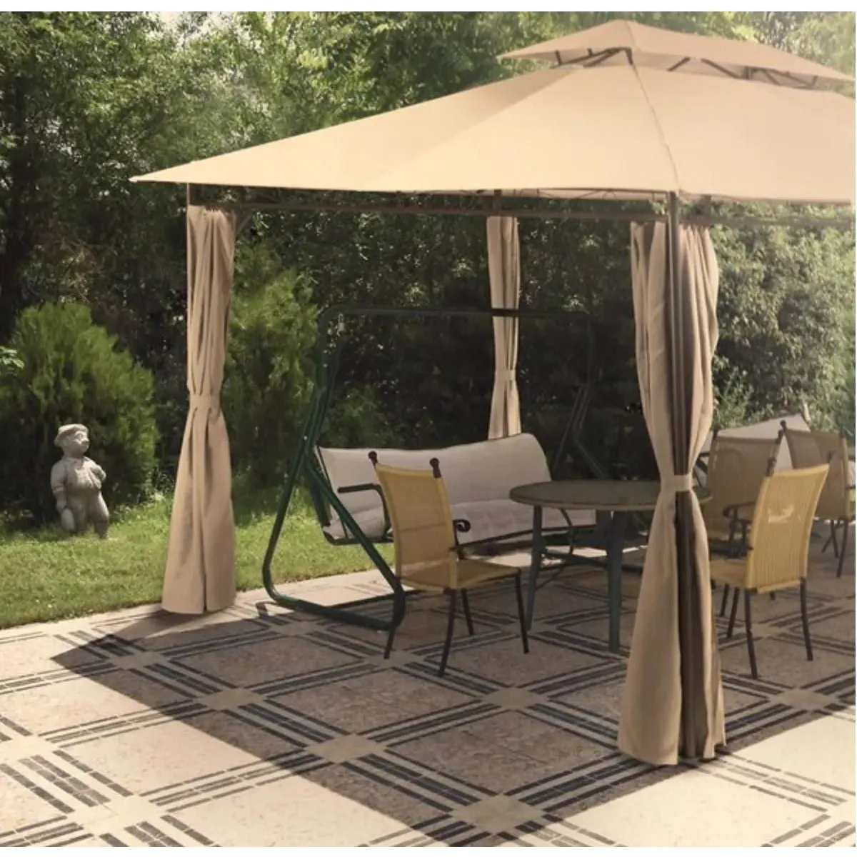 Martina Novotná - Velmi hezký a prostorný pavilon. Líbí se mi, že má boční stěny a za špatného počasí ho můžeme uzavřít.