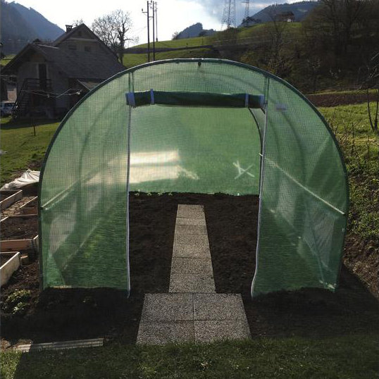 Adéla Karasová - Skleník je skvělý. Má pevnou konstrukci. Není těžké ho sestavit. Jsem velmi ráda, že ho mám.