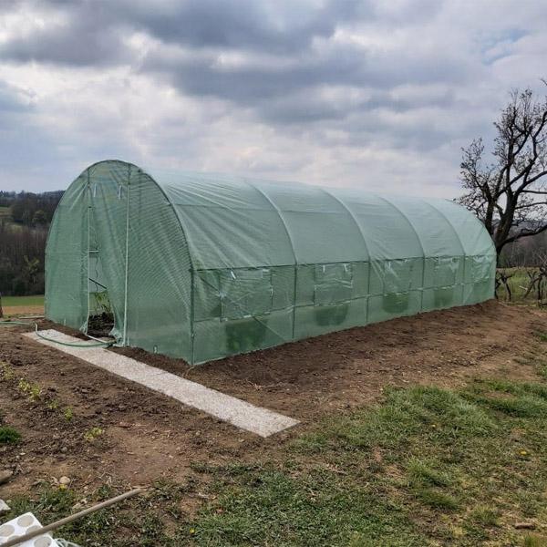 Kristýna Nováková - Jsem velmi spokojená s nákupem. Skleník jsme bez problémů postavili a už jsme všechno zasadili.