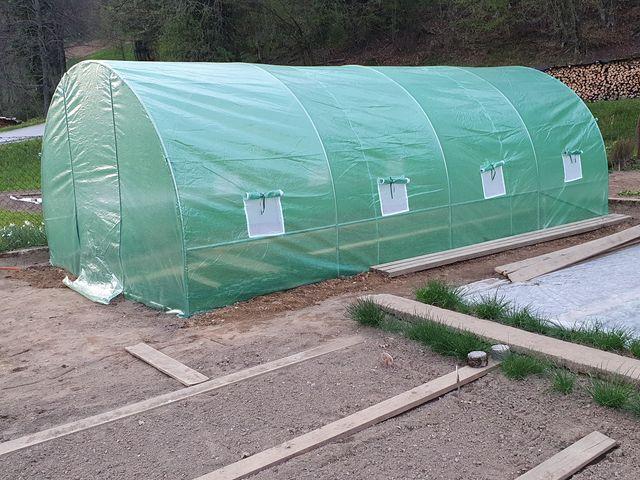 Marek Veselý - Postavili jsme skleník. Teď můžeme začít sázet. Jsme velmi rádi, že jsme ho koupili.